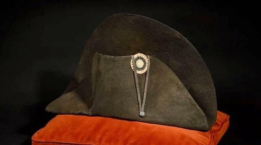 napolyonun şapkası