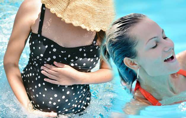 Hamilelikte yüzmenin faydaları! Hamilelikte havuza girilir mi?