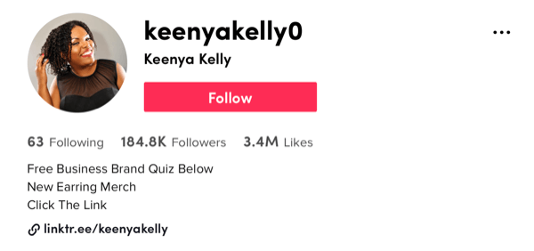 184,8 bin takipçi ve 3,4 milyon beğeni gösteren @ keenyakelly0 tiktok profilinin ekran görüntüsü örneği ile birlikte ücretsiz bir sınav, yeni küpe ürünleri ve profiline tıklamak için bir eylem çağrısı sunan açıklama linktr.ee bağlantı