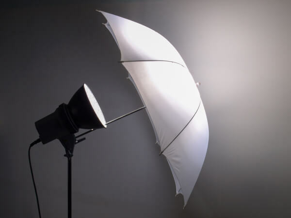 Fotoğraf şemsiyesi, videolarınız için yumuşak, hoş bir ışık oluşturmanıza yardımcı olur.