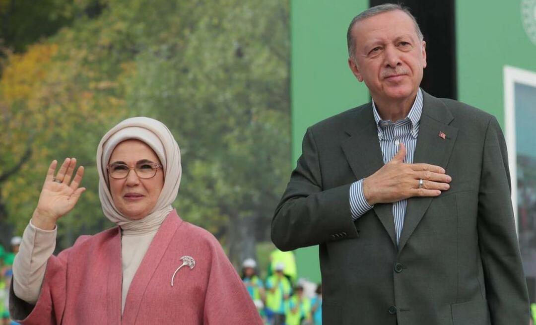 Emine Erdoğan İzmir'deki Ayaskent İrfan Kırdar Ortaokulu'na teşekkür etti