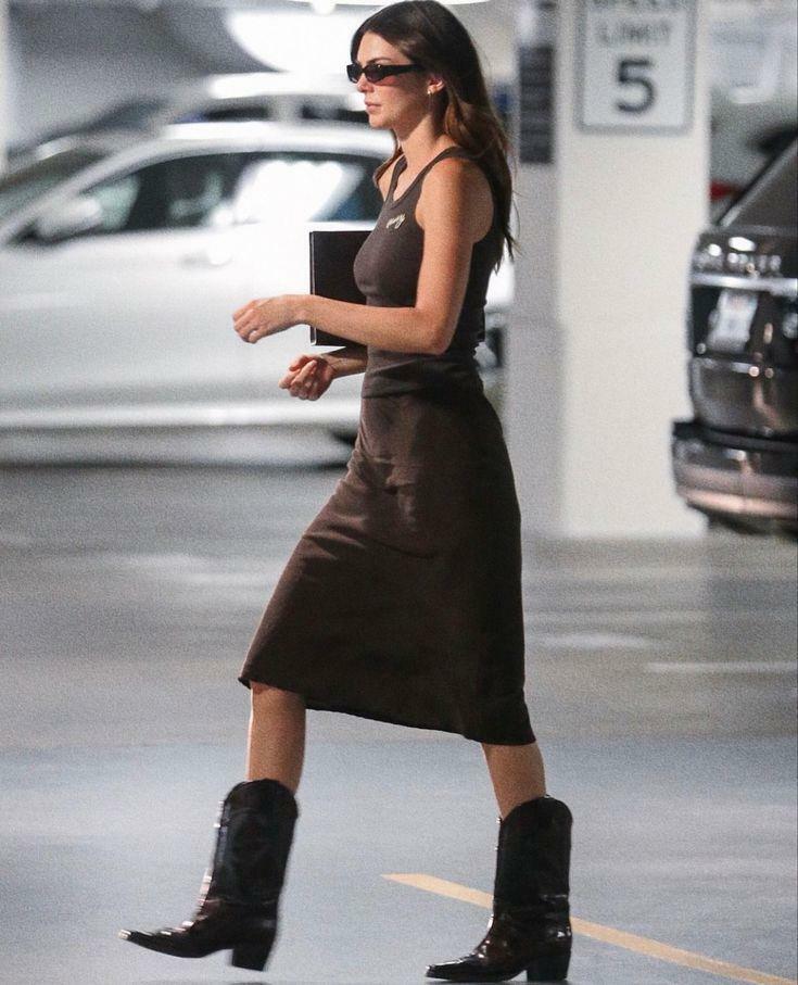 Kendall Jenner kovboy çizme kombini 