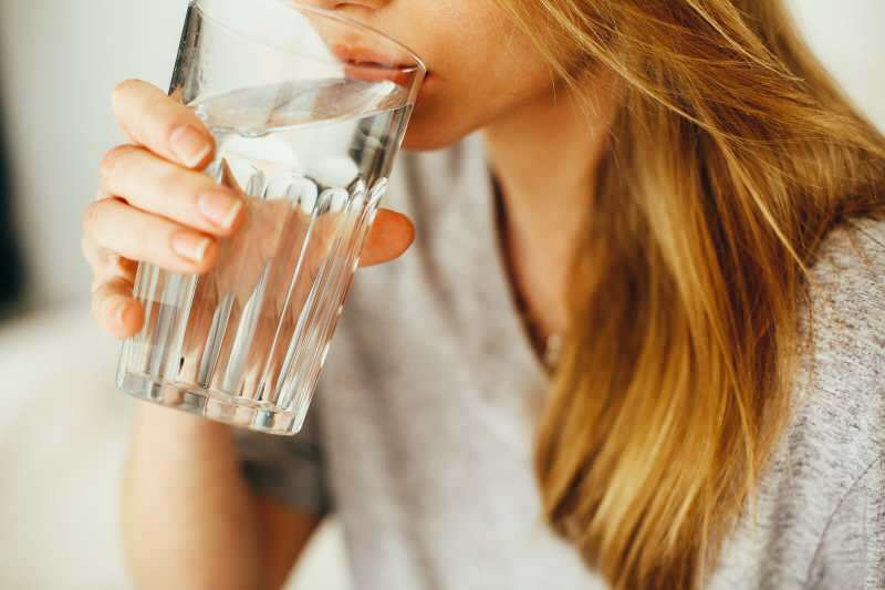Su içerek nasıl kilo verilir? 1 haftada 7 kilo zayıflatan su diyeti! Aç karna su içerseniz...