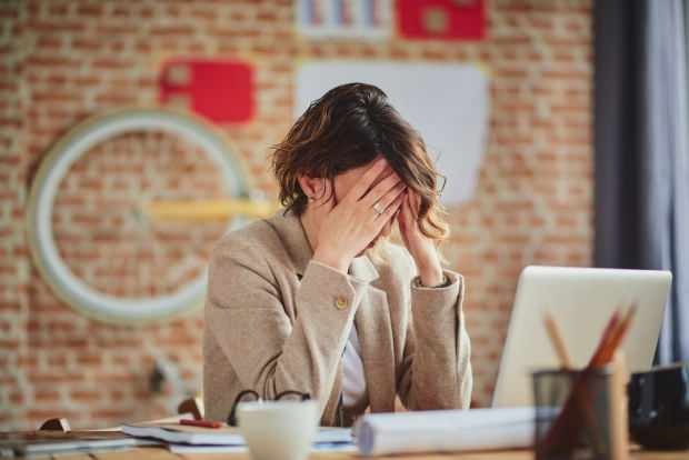 aşırı stres iş ortamında sürekli yorgunluğa neden olur