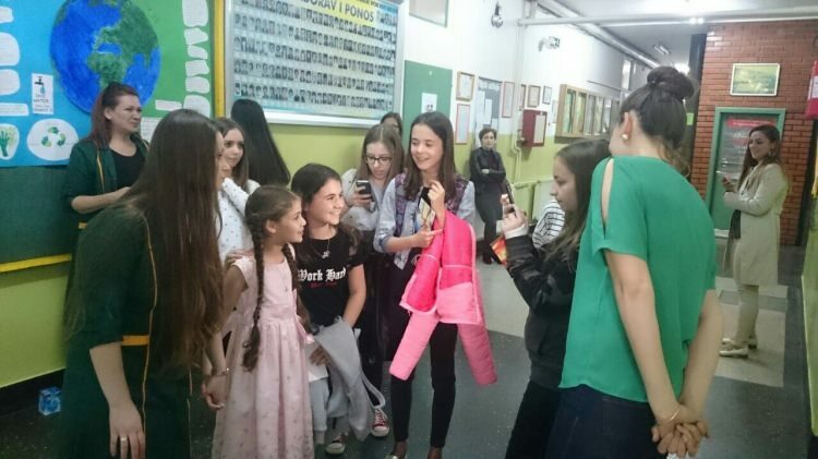 Bosnalı çocuk hayranlar Elif ile buluştu