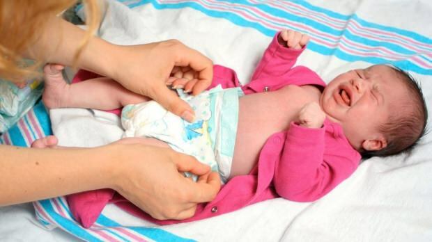 Bebek bezi nasıl bağlanır? Bebek bezi sızdırması neden olur? Bebek bezinde sızdırma nasıl önlenir?