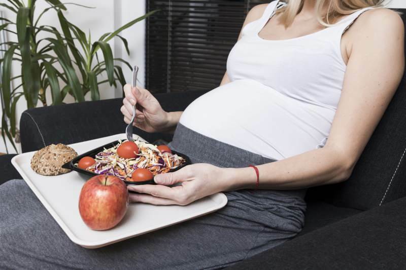 Hamilelikte sağlıklı beslenme! Hamilelikte çift kişilik beslenme doğru mu?