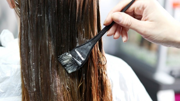 Saç boyası nasıl akıtılır? Saç boyasını akıtmak için bitkisel çözüm önerileri