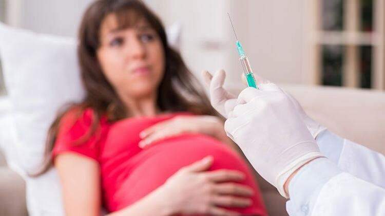 Uzmanlardan dikkat çeken uyarı! Hamileler koronavirüs aşısını bekleyecek