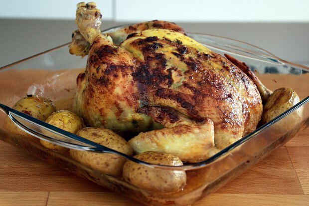 Bütün tavuk nasıl pişirilir, püf noktaları nelerdir? Enfes fırında bütün tavuk tarifi