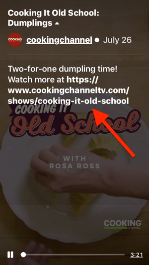 Cooking It Old School'un IGTV bölümü 'Dumplings' açıklamasındaki tıklanabilir video bağlantısı örneği.